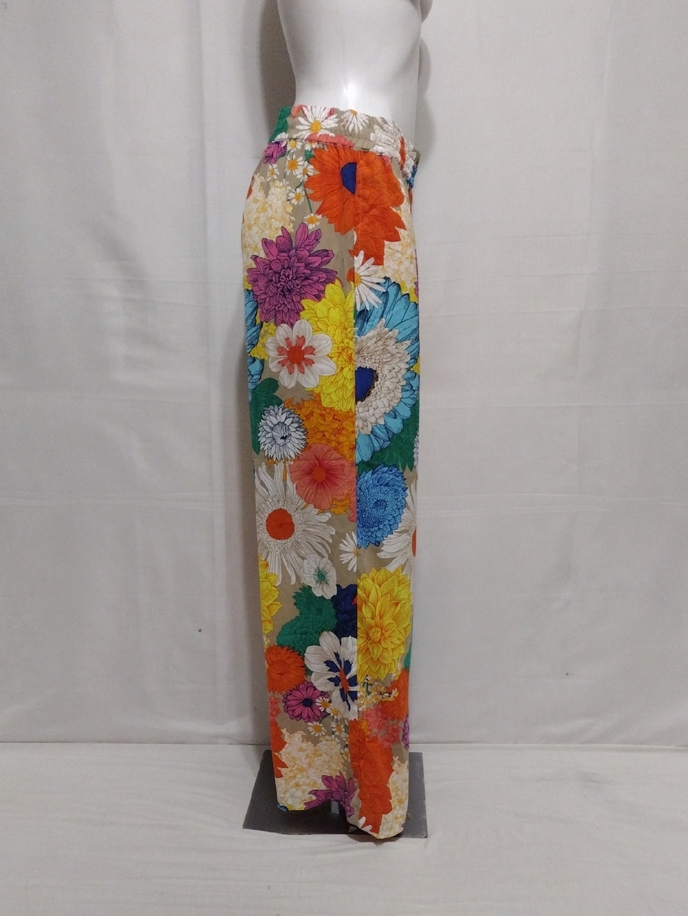 Wide Leg Floral Print Pants in Multicolor - Picture 8 of 15